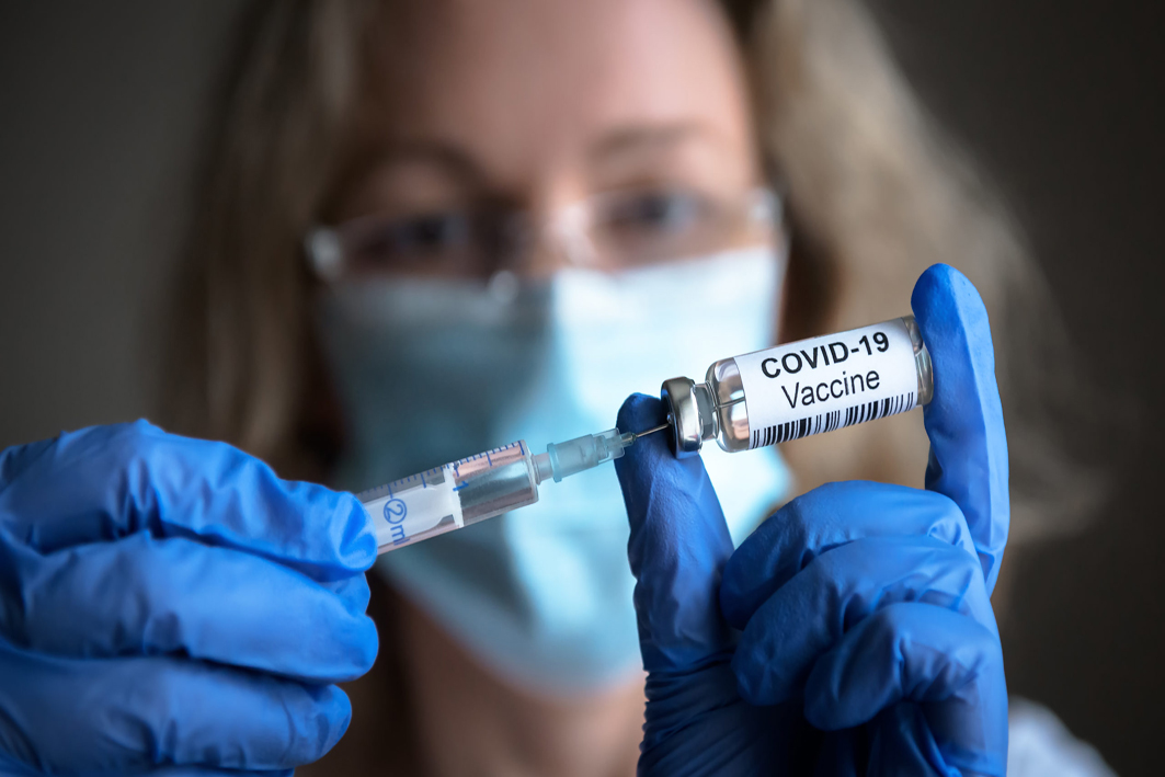 Vacunen els menors de 65 anys dos mesos després de tenir COVID