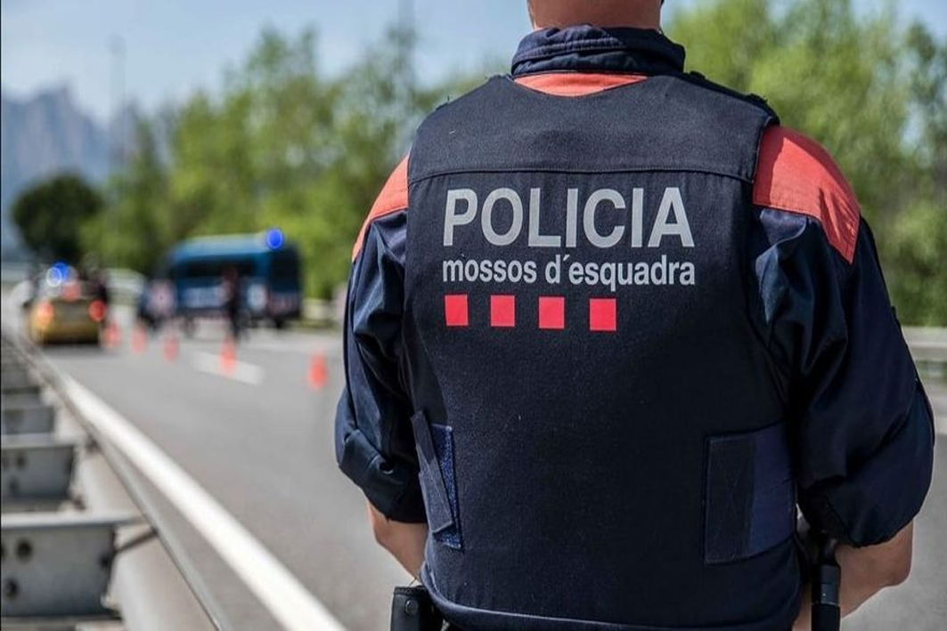 Detenen tres persones en un robatori en un domicili