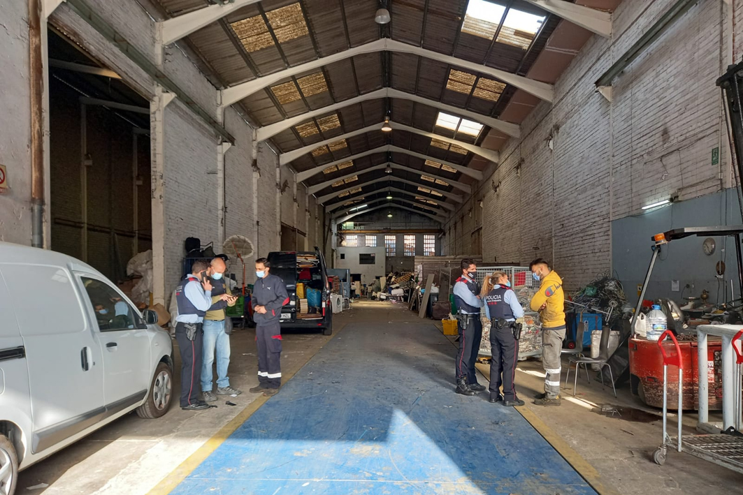 Inspeccionen un ferroveller a l’Hospitalet de Llobregat