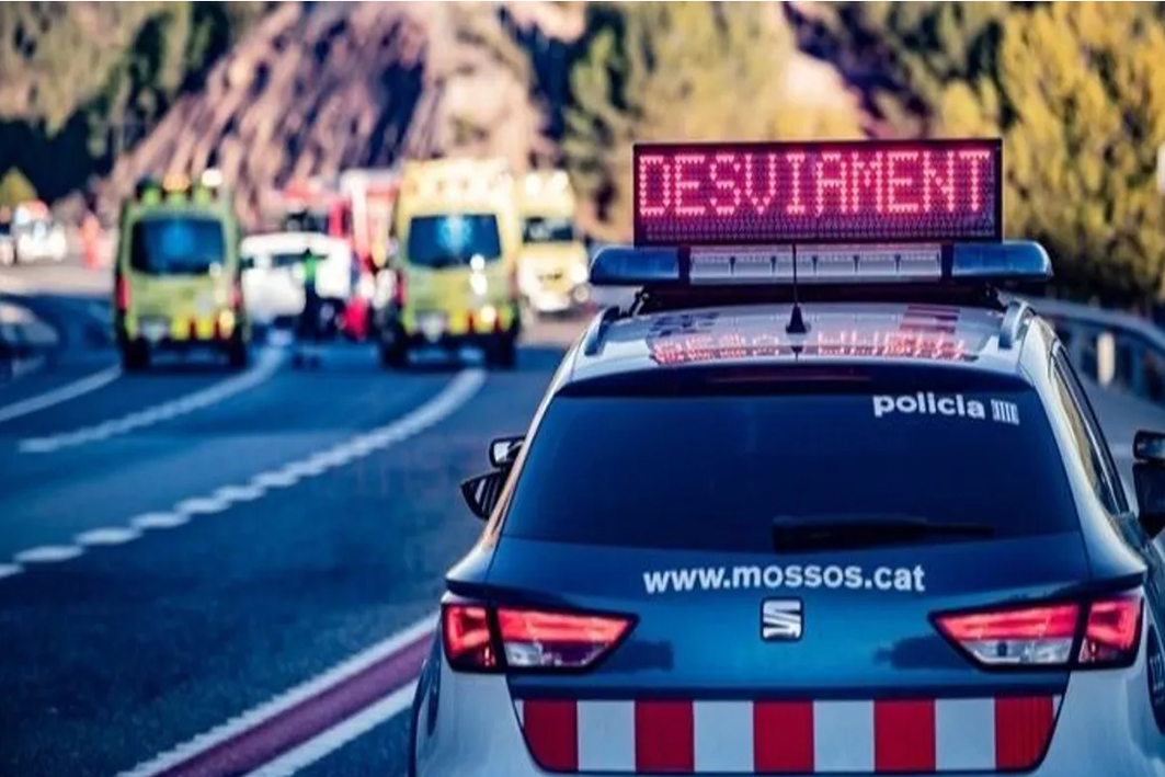 Dues persones van morir ahir en un accident a la B-23 a Molins de Rei