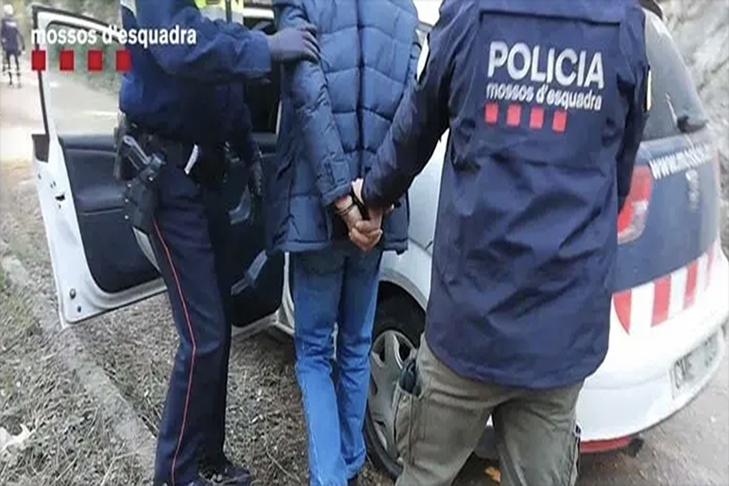 Detenen un home per cometre quatre robatoris violents en establiments comercials al Baix Llobregat