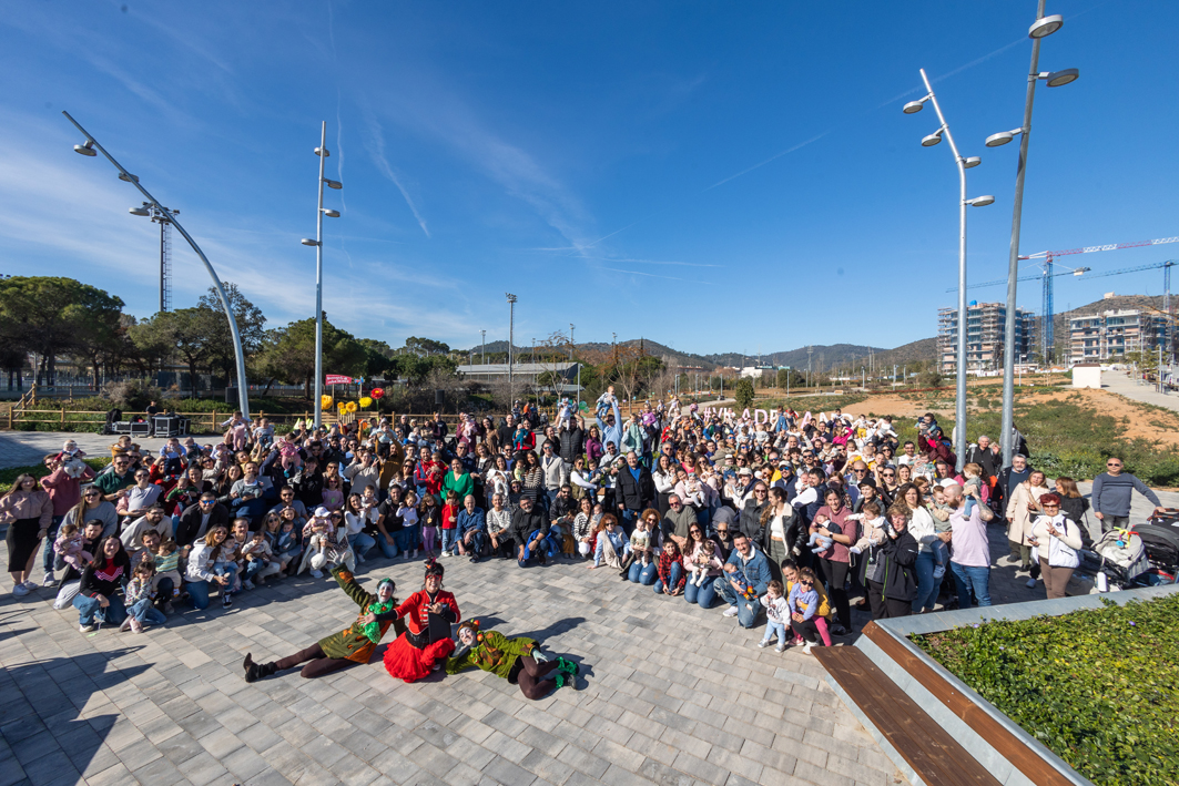 Viladecans dona la benvinguda als nadons nascuts el 2023 amb un acte d’apadrinament d’arbres