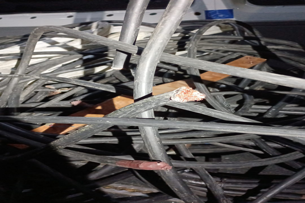 Detenen quatre homes per robar cable de coure a una empresa d’Abrera