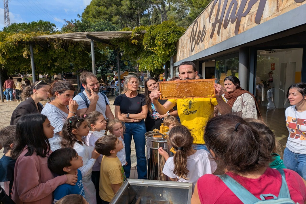 Viladecans celebrarà diumenge la Festa de la Mel a la Casa de les Abelles