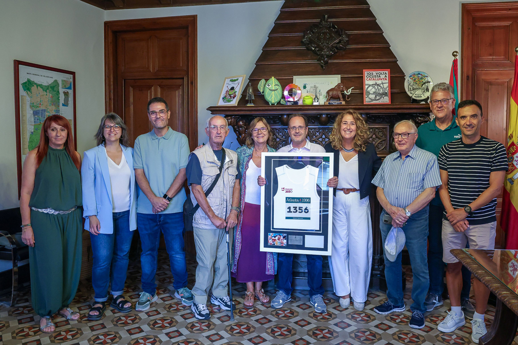 Viladecans ret homenatge a l’històric marxador Valentí Massana, padrí de la Cursa Popular de Festa Major