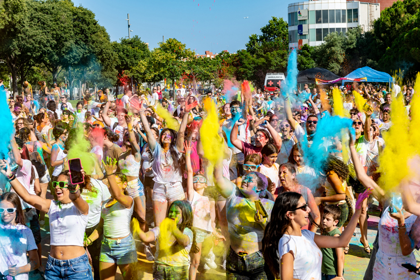 Viladecans celebra el Dia de l’Orgull amb una Festa Holi reivindicativa