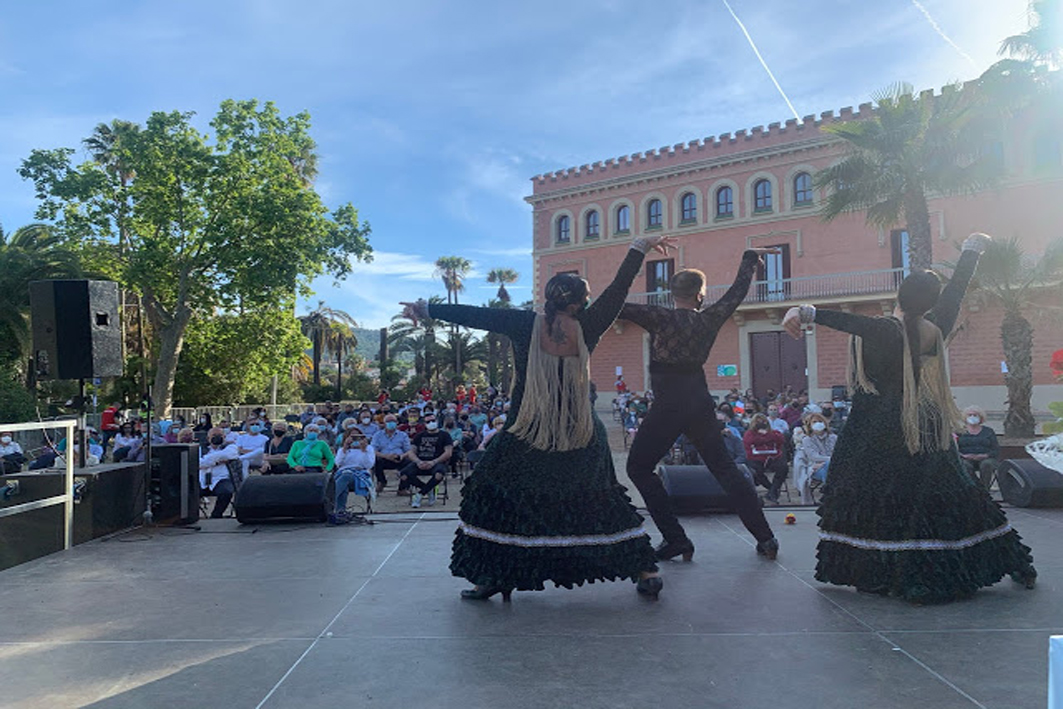 VUELVE LA CRUZ DE MAYO DE SANT BOI CON SU ESENCIA