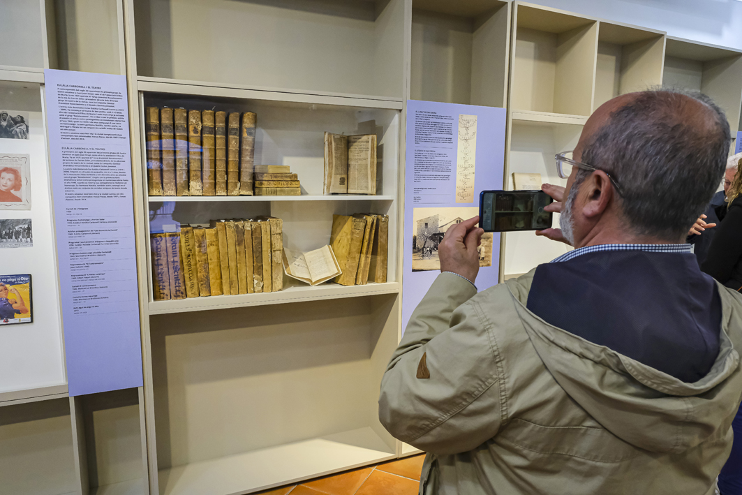 Més de 2.300 persones visiten l'exposició dels trenta anys de l'Arxiu Municipal
