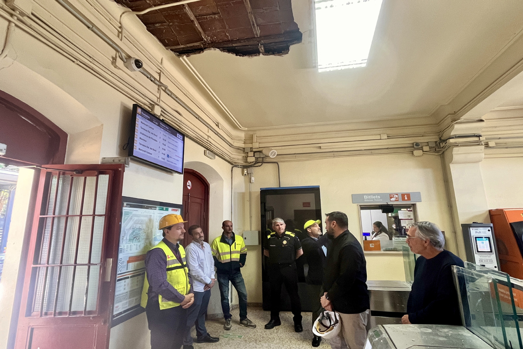 La intervenció de l’Ajuntament posa fi a l’ocupació de l’estació de Rodalies i permetrà iniciar les obres per   reobrir-ne el vestíbul