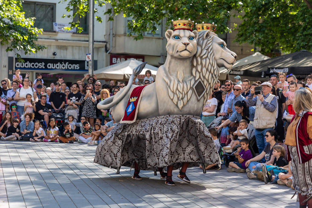 Sant Boi completa el seu bestiari institucional amb la posada de llarg de La Mulassa