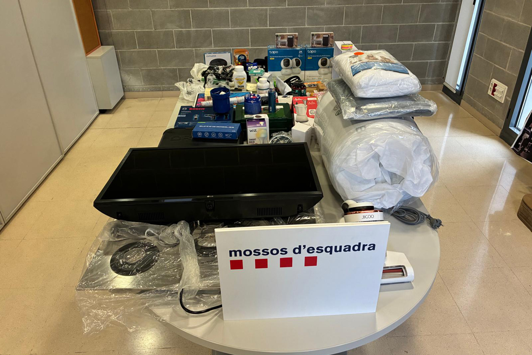 Detenen tres persones pel robatori d’una furgoneta d’una empresa de repartiment a Esparreguera
