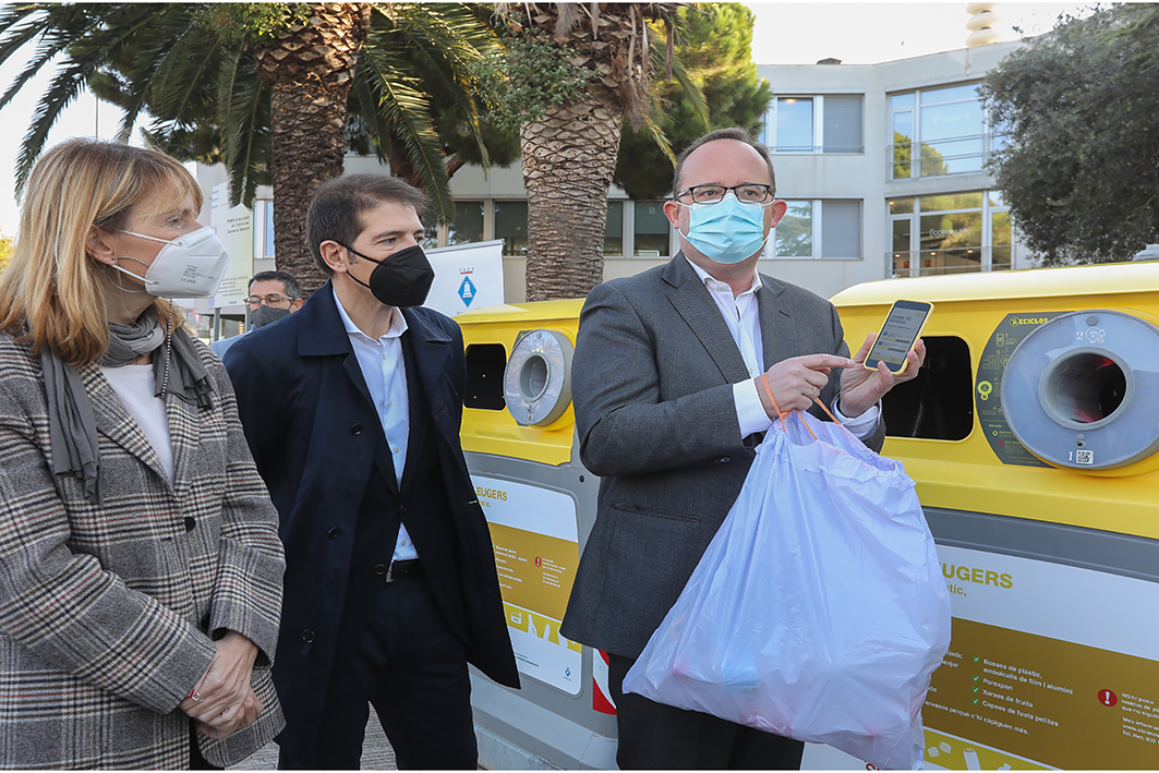 Primer municipi a disposar de contenidors grocs intel·ligents