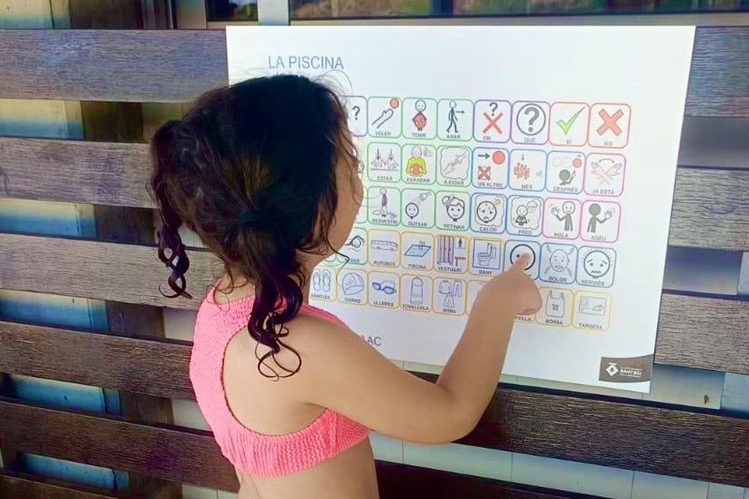 ‘Piscina Relaxada’: els infants amb neurodivergència també gaudeixen de la piscina de la Muntanyeta aquest estiu