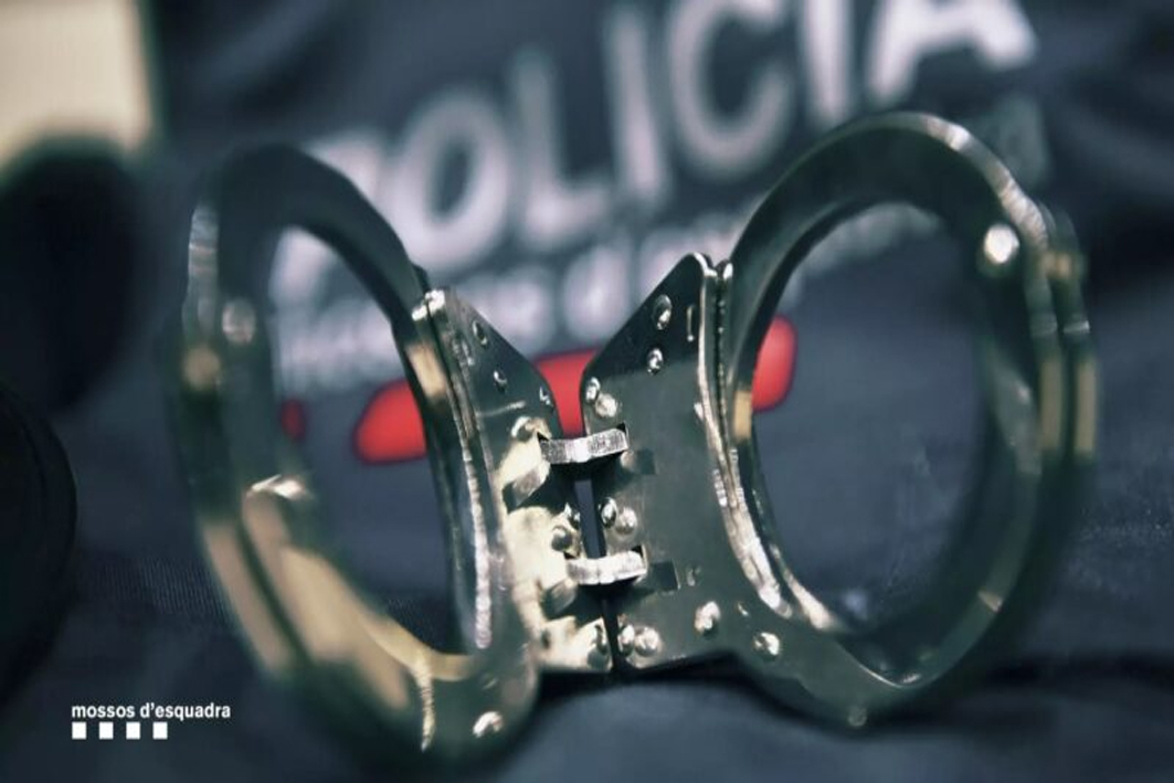Detenen una dona per una estafa bancària de 5.400€ a un home d’edat avançada