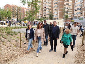 La plaça de Saint Herblain, naturalitzada amb 60 arbres nous i l’eliminació del 80% del paviment dur