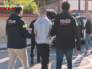 Recuperen 32 mòbils sostrets en una festa de Viladecans i detenen tres persones