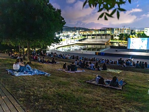 Cinema a la fresca al Parc de la Marina tots els divendres de juliol i agost